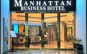 Manhattan Business Hotel, Male